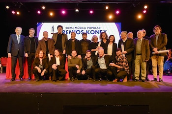 Cien artistas y grupos recibieron