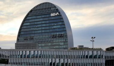 Así es la OPA mejorada del BBVA por el Banco Sabadell, aprobada por la CNMV