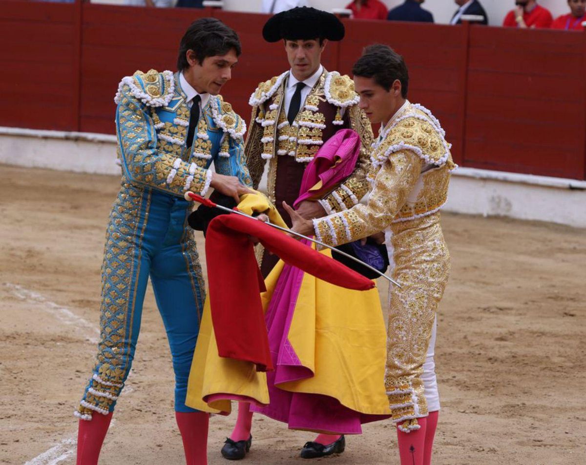 Castella doctorando a Trigueros en presencia dé Tomás Rufo. | ENRIQUE SOLER