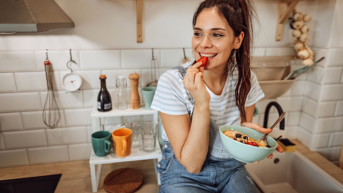Qué desayunar para evitar picos de glucosa y hambre emocional, según una nutricionista