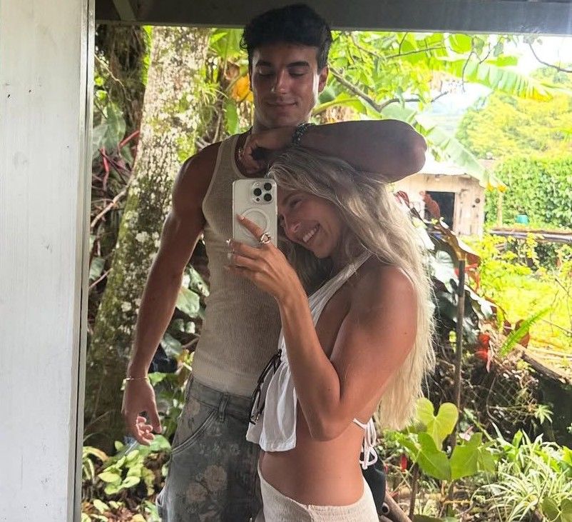 Ana Mena y Óscar Casas