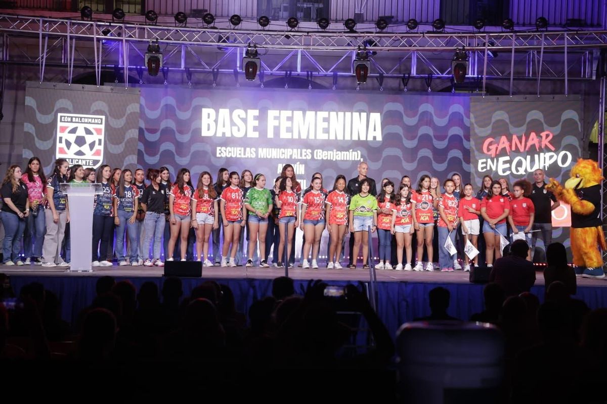 La base femenina también estuvo presente en la presentación.