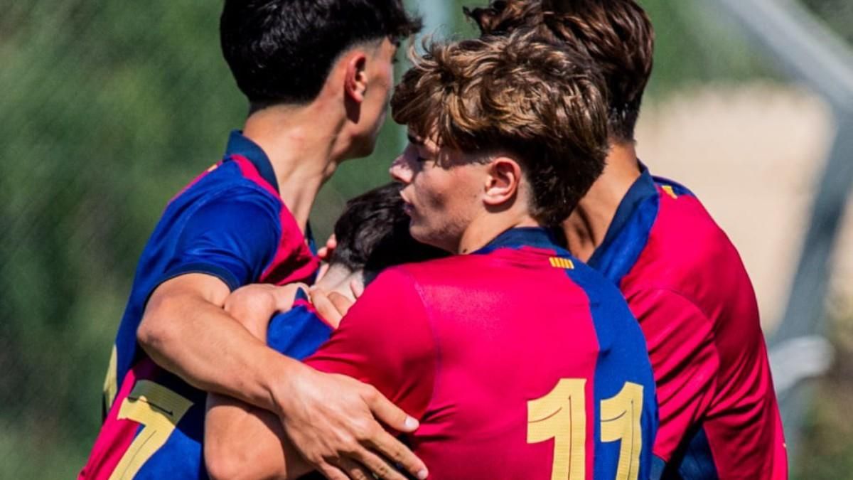Iu Martínez celebra un gol del Cadete A