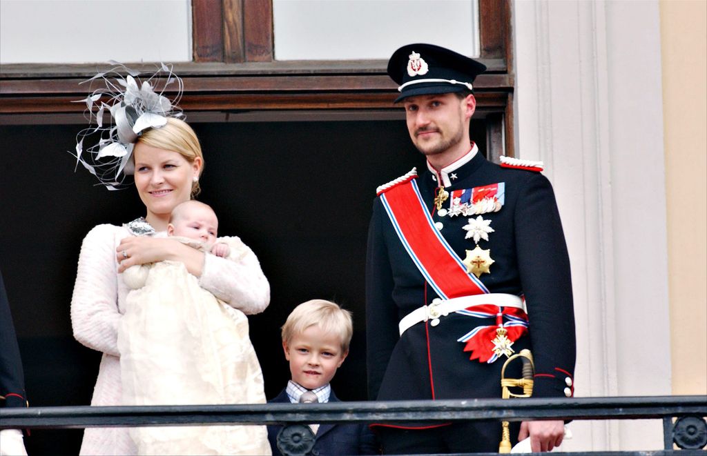 Imagen tomada en el balcón tras el bautizo de la princesa Ingrid de Noruega