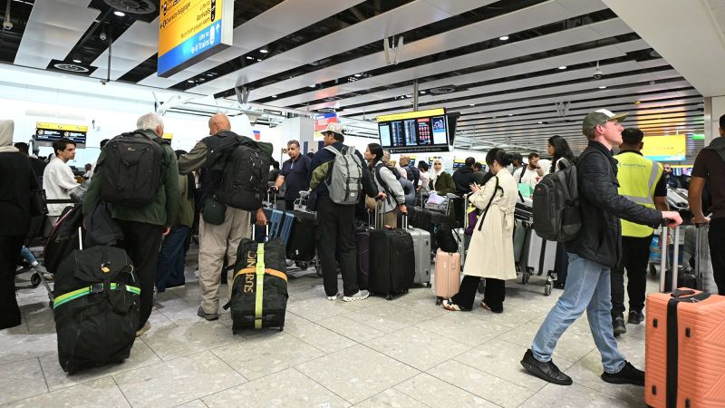 Arrestan a un hombre en relación con un ciberataque que afectó a varios aeropuertos europeos