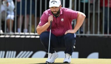 Jon Rahm salva un día agitado en Wentworth