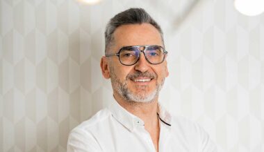 "Al diseñar cocinas para mayores de 65 años, recomiendo muebles con tiradores embutidos para evitar golpes"