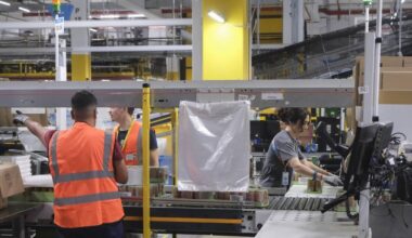 Amazon busca empleados en Sevilla con sueldos de 1.664 euros al mes y no se exige experiencia