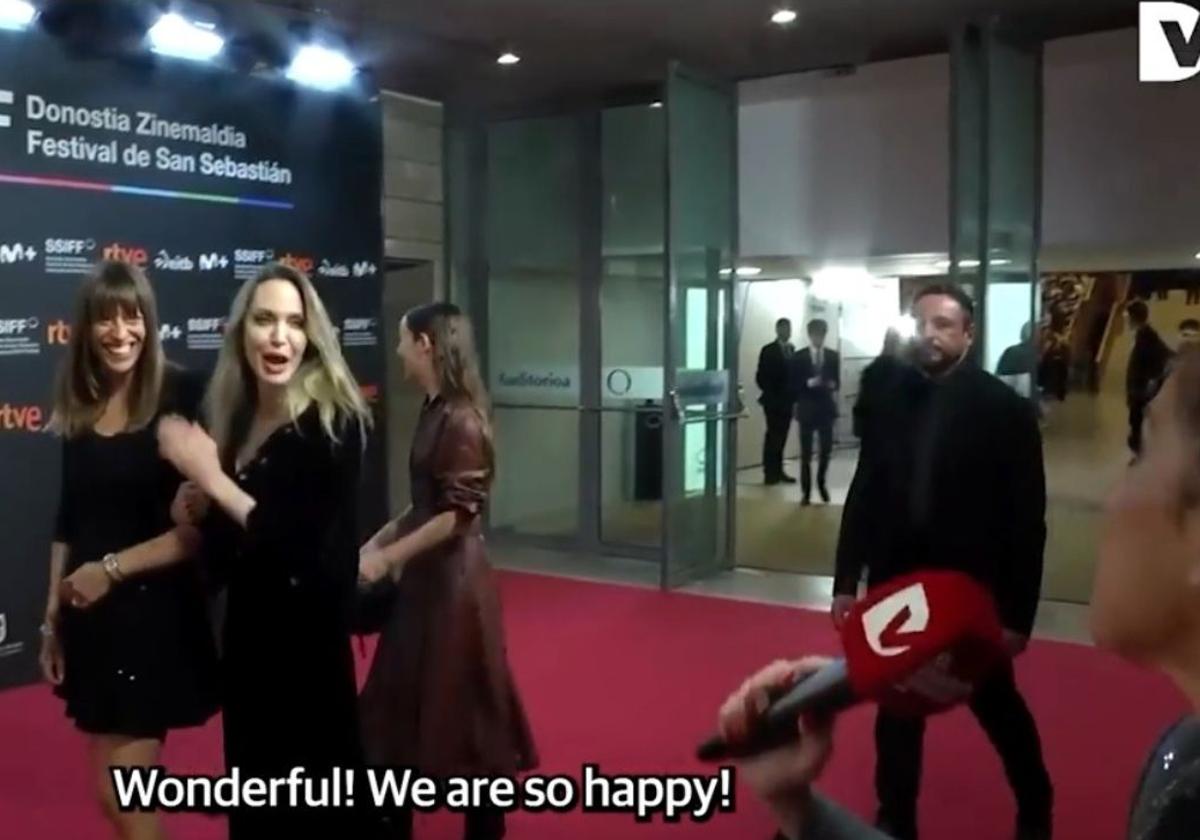 El saludo de Angelina Jolie a El Diario Vasco: «Estamos muy contentos; es un festival precioso»