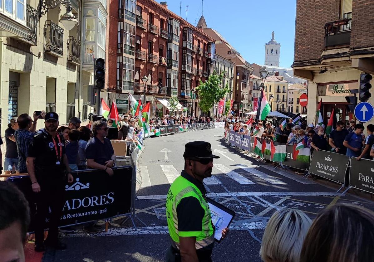 Veloces ciclistas, desgaste de suela y un aperitivo de ferias en un centro blindado