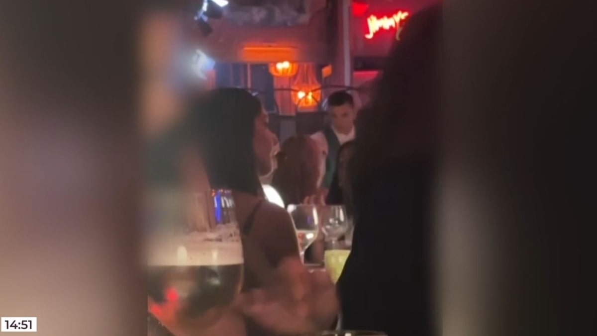 Anita y Montoya se reencuentran en el cumple de Terelu.