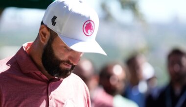 Aluvión de gritos ofensivos a Jon Rahm en su llegada a Nueva York... tras entrenarse para recibir insultos: "¿Dónde está el Ozempic?"