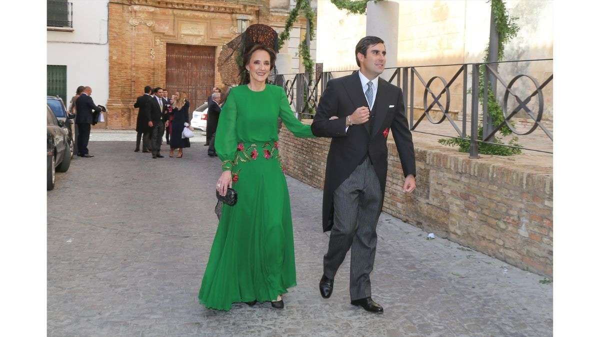 José María Ramírez Cárdenas y Cabello de los Cobos con su madre