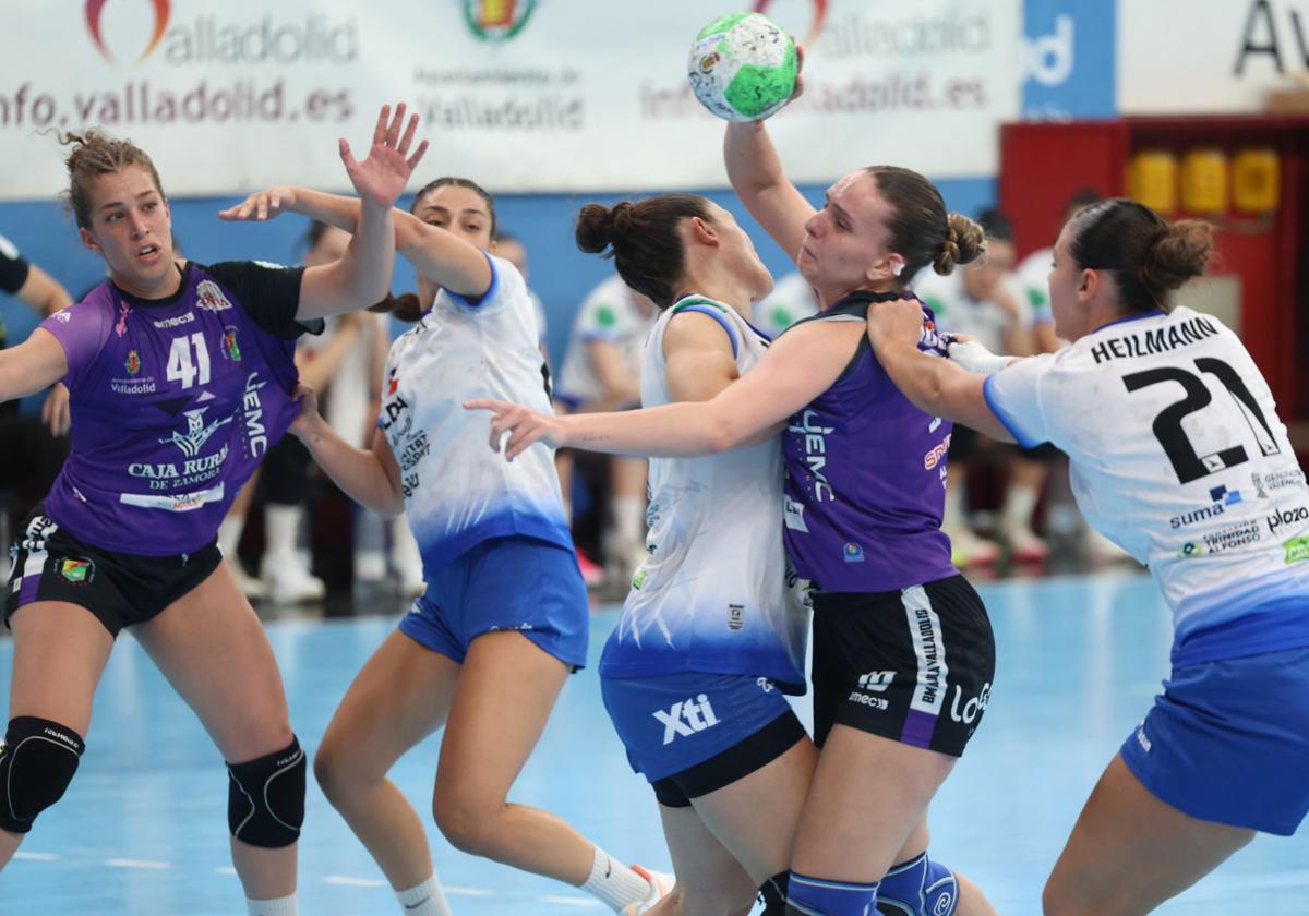 El Caja Rural Aula rescata un punto desde la lona