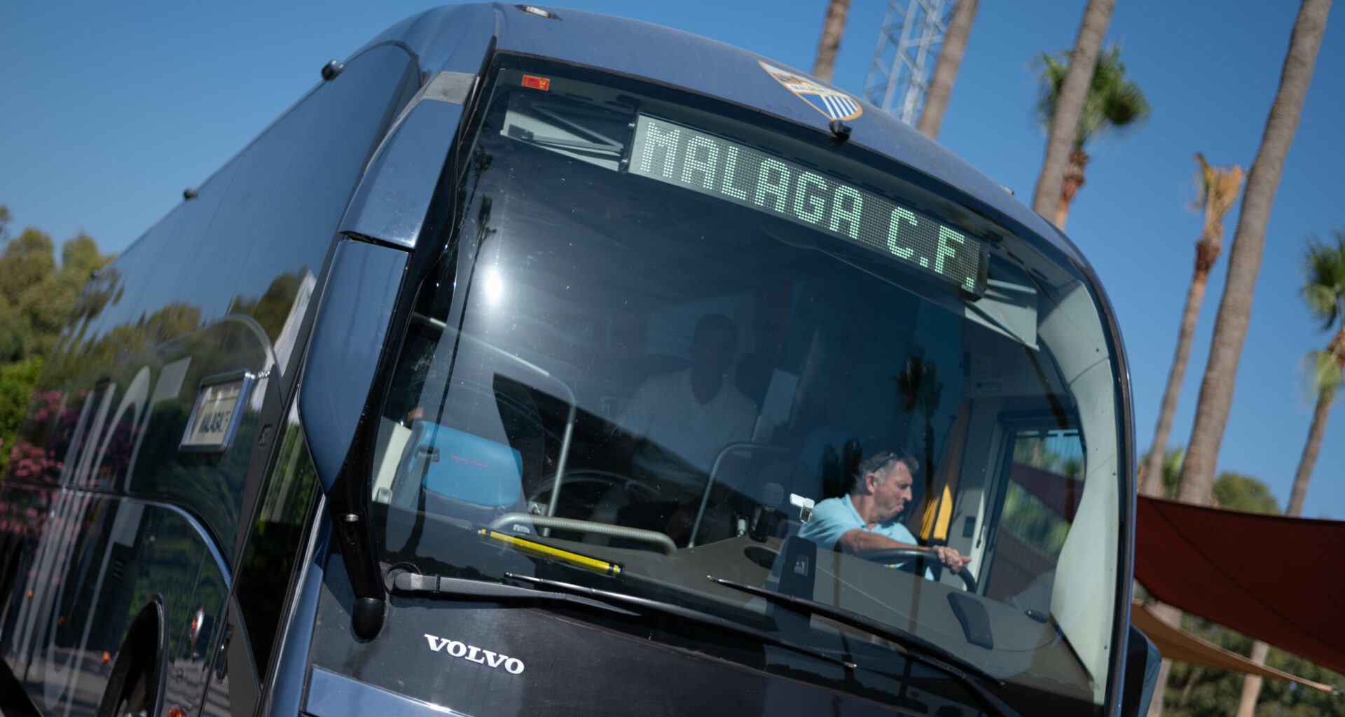 El Málaga regresó en bus de Burgos: llegada a las 4 de la mañana con caras largas