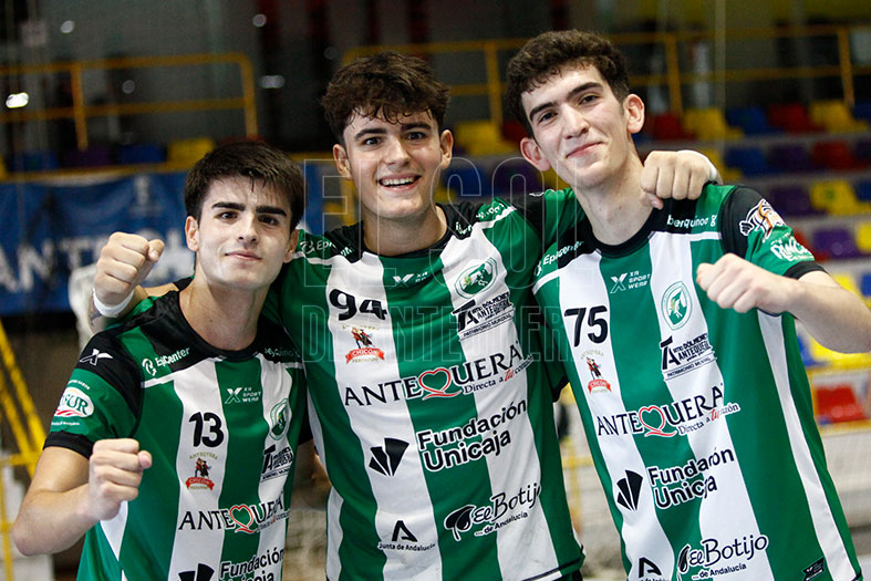 El Dólmenes Antequera gana 30 a 27 al Melilla y consigue el respaldo del Fernando Argüelles