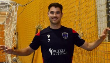Álex Chan posa en uno de los fondos del pabellón de San Francisco Javier.