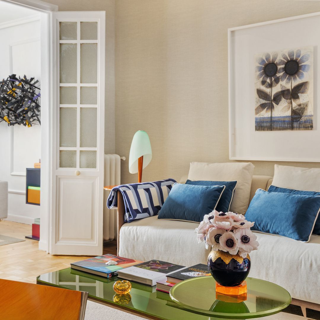 SILVIA TCHERASSI NOS RECIBE JUNTO A SU HIJA SOFÍA EN SU NUEVA CASA DE MADRID, ELEGANTE, COLORIDA Y MUY CHIC