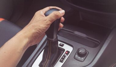 La OCU alerta de un fallo en el freno de mano en Renault y Dacia