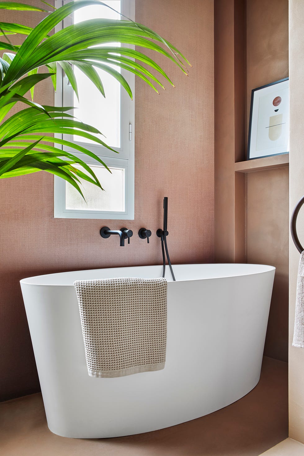 casa retro de muchos colores fuertes obra del estudio chromastudio