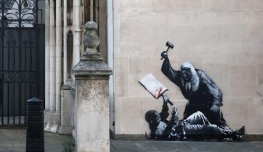 El mural de Banksy en el Tribunal Superior de Londres, denunciado como daño criminal