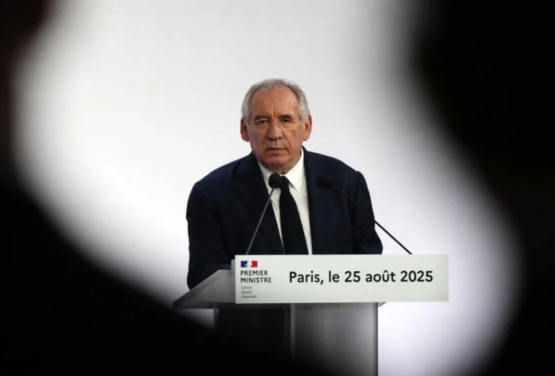 El primer ministro de Francia, Francois Bayrou, habla durante una conferencia de prensa en París, el 25 de agosto de 2025.