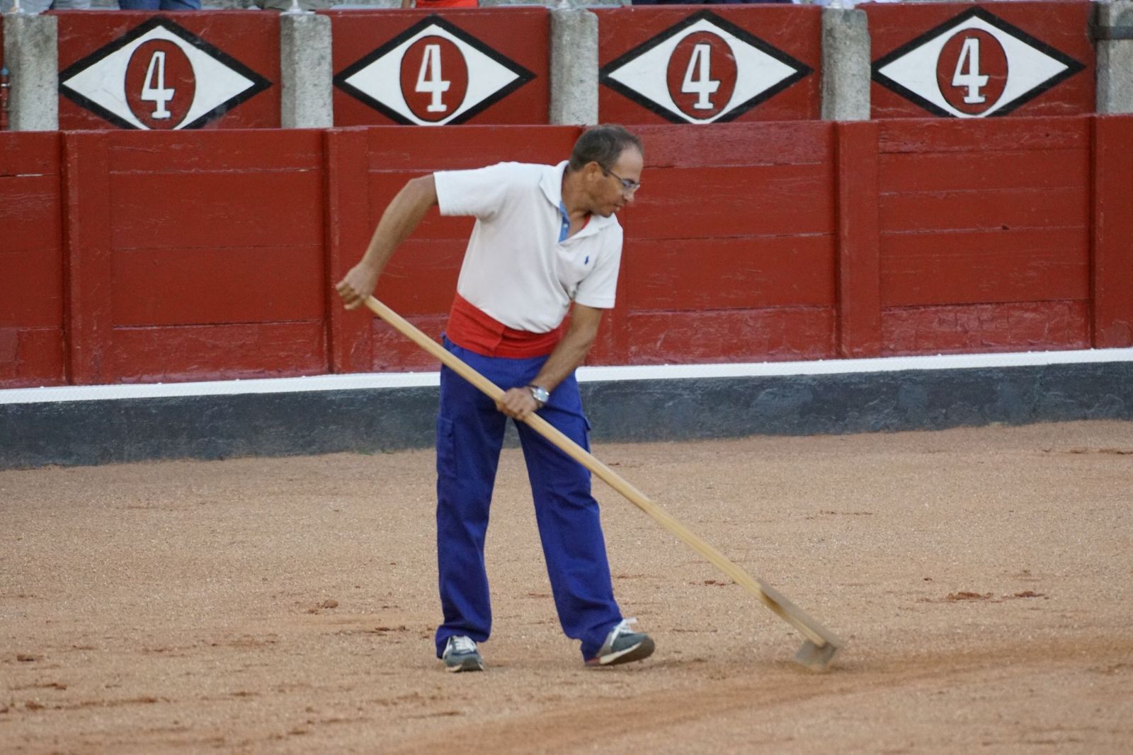 Clase práctica con alumnos de la Escuela de Tauromaquia de Salamanca (Diego Mateos, Noel García y Álvaro Rojo con erales de Esteban Isidro)