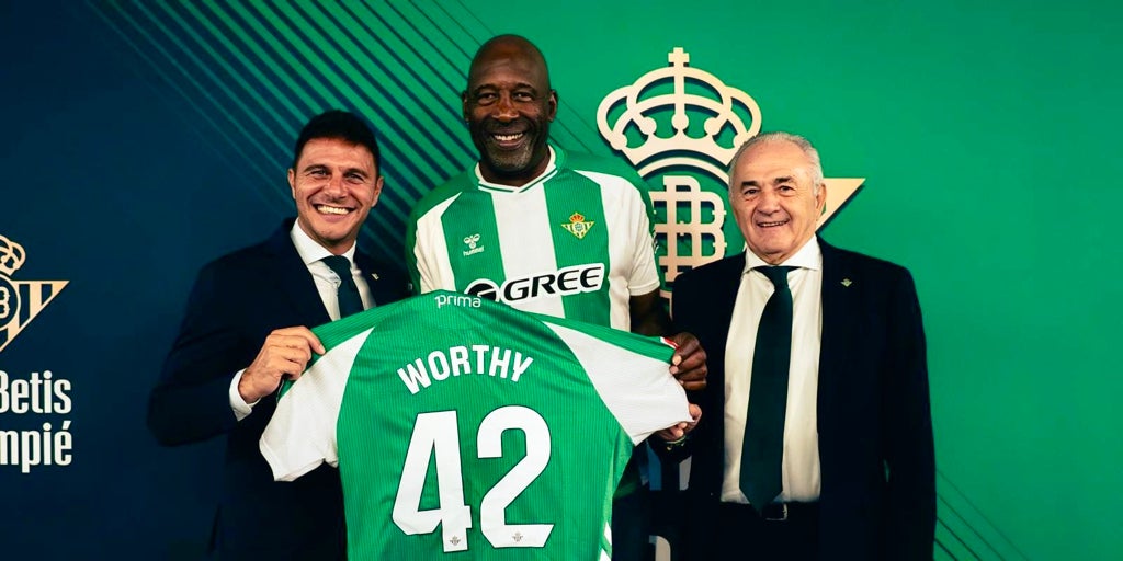 James Worthy, mítico jugador de los Lakers, espectador de honor del Betis