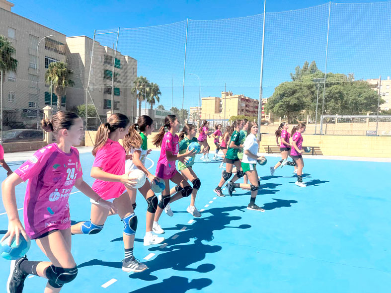Primeros partidos amistosos para la base del Balonmano Los Dólmenes este fin de semana - El Sol de Antequera | Periódico