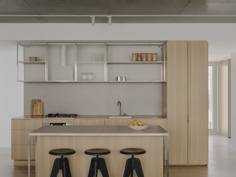 Complejo residencial Brunswick Yard / Carr - Fotografía interior, Cocina, Madera, Encimera, Mesas, Sillas