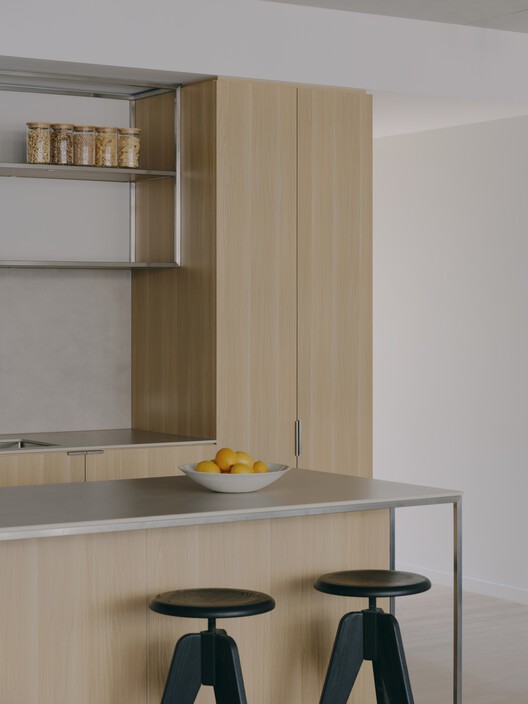 Complejo residencial Brunswick Yard / Carr - Fotografía interior, Madera, Cocina, Mesas, Encimera, Sillas