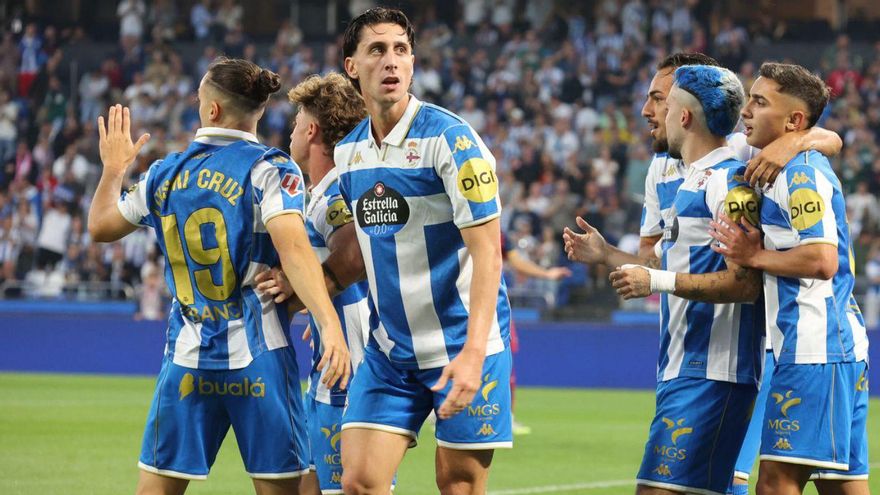 Mulattieri mira a la grada tras celebrar el segundo gol de Mella.