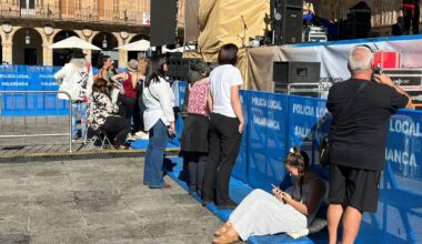 Fans de Europe llegan a la Plaza Mayor desde primera hora para su esperado concierto