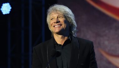 Jon Bon Jovi se estrena como abuelo y habla sobre el bebé de su hijo y Millie Bobby Brown: “Es una locura”