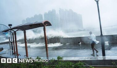 "La reina de las tormentas": las imágenes del supertifón Ragasa que deja al menos 15 muertos en Taiwán y obliga a evacuar a millones en China