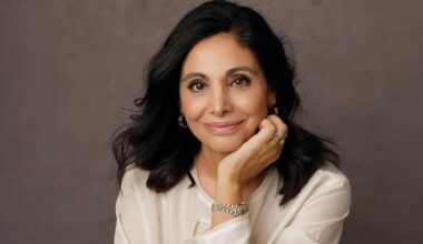 “El clásico ‘juego completo’ (cabecero, mesita y base) del dormitorio da un aire homogéneo, pero también algo anticuado”