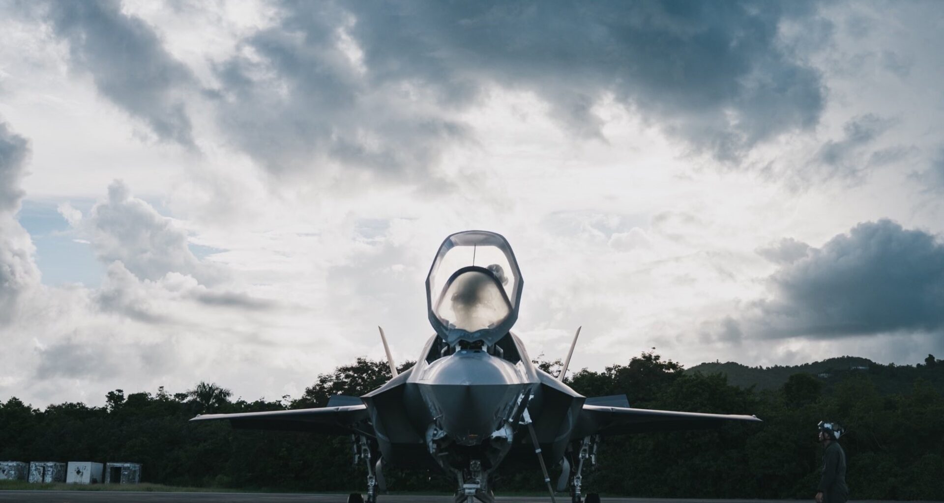 Donald Trump refuerza el envío de aviones de combate al Caribe en su escalada militar con Venezuela