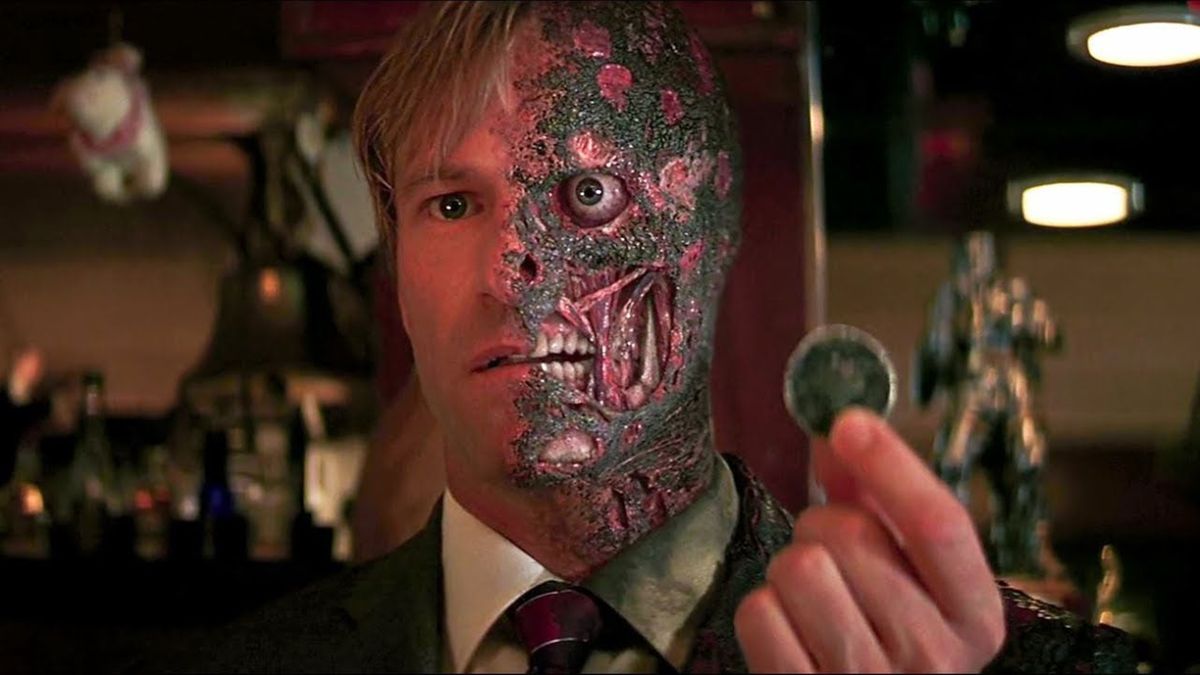 La frase más famosa de El Caballero Oscuro no fue escrita por Christopher Nolan