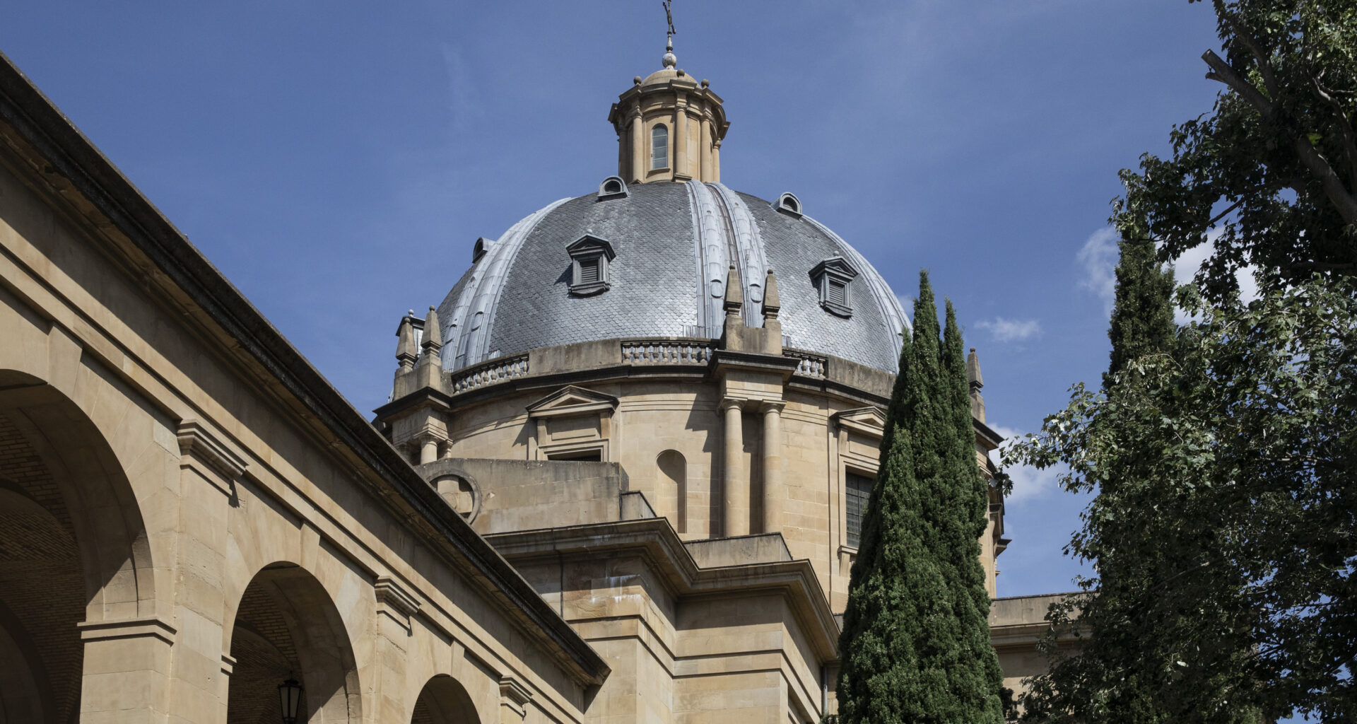 El Ayuntamiento, tras consultar con el Colegio de Arquitectos, convocará un nuevo concurso de proyectos para definir el futuro del Monumento a los Caídos