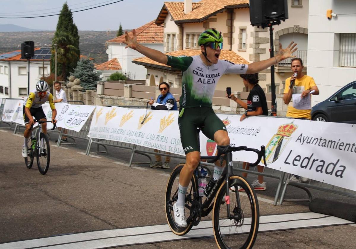 Gari Ugarte se viste de líder de la Vuelta a Salamanca