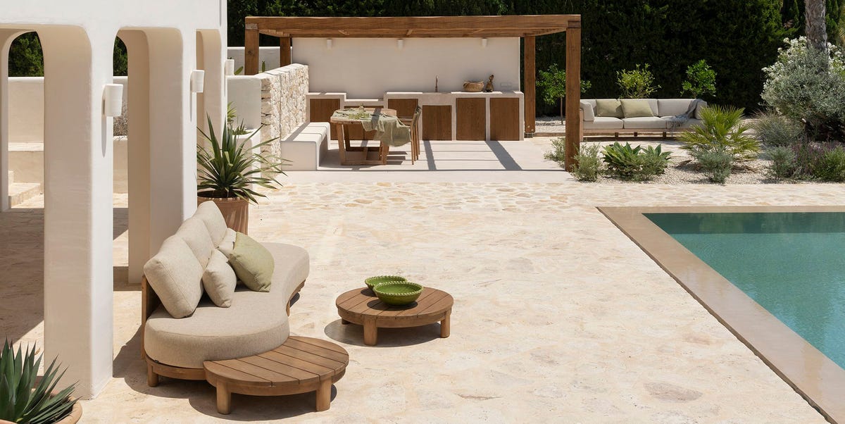 Una casa de pueblo en Moraira (Alicante) convertida en una vivienda de diseño con piscina, cocina-comedor de verano y terrazas superiores