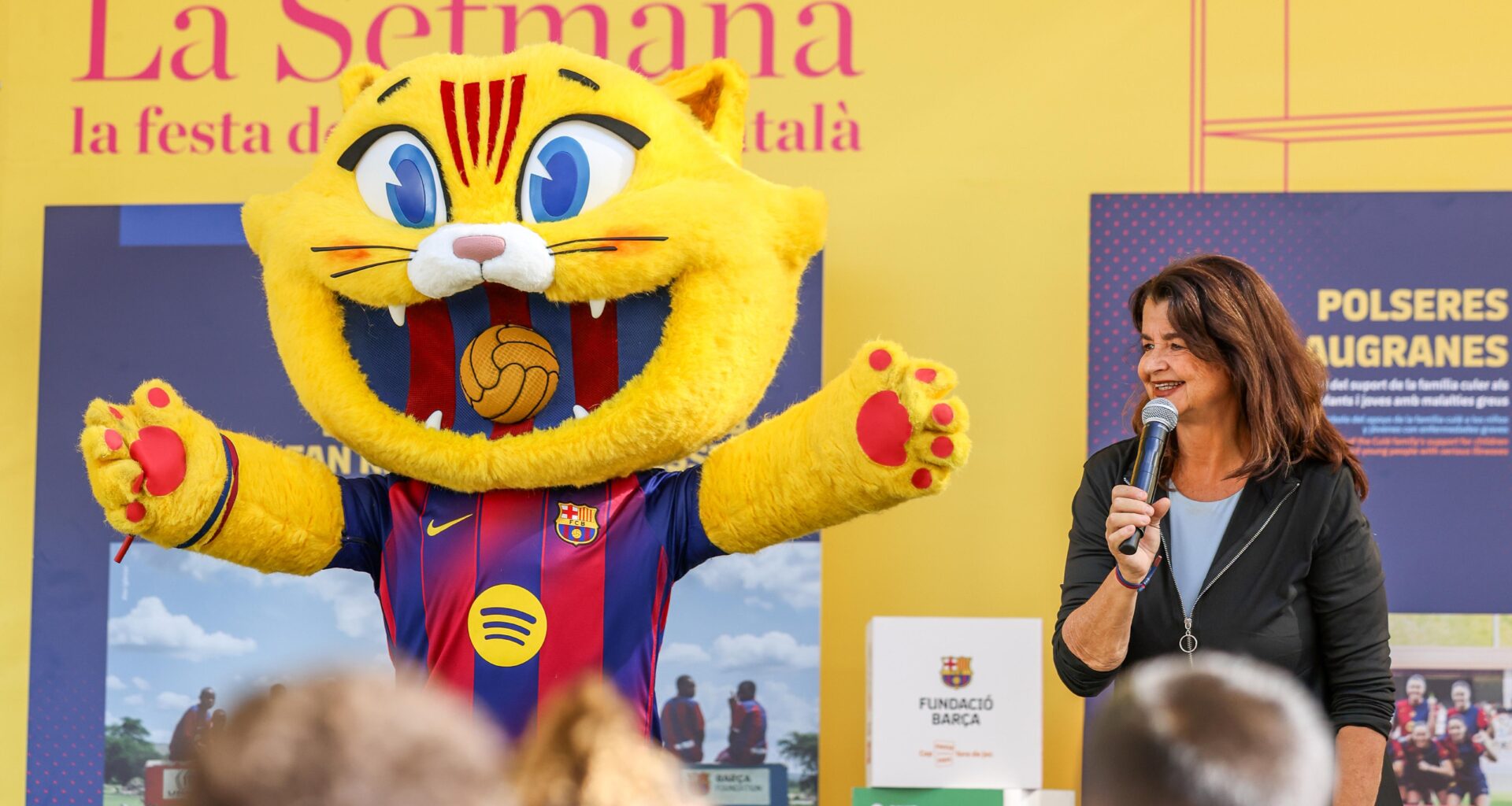 CAT acompaña a la Fundación Barça a visitar la Semana del Libro en Catalán