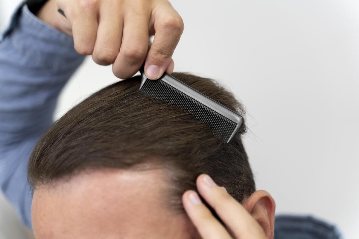 Un método eficaz para evitar la caída del cabello es nunca dormir con el pelo mojado