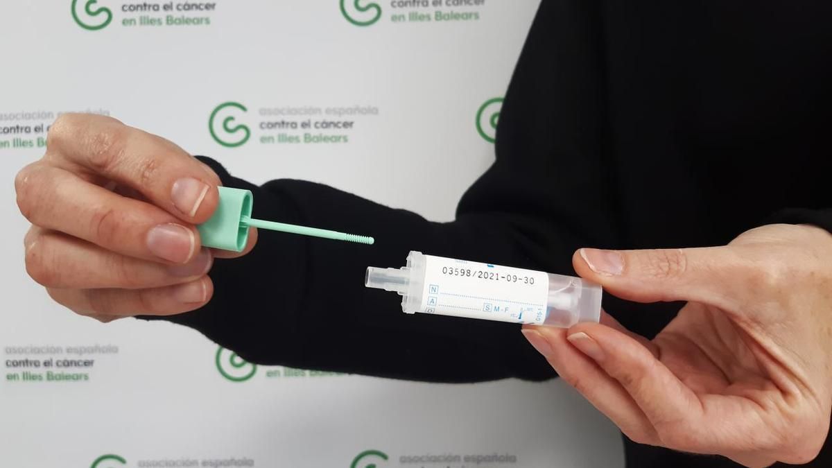 Test de sangre oculta en heces para detectar cáncer de colon.