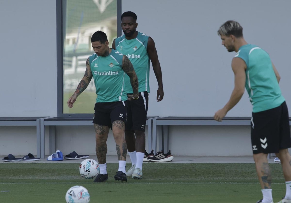 Chimy Ávila, durante un entrenamiento del Betis