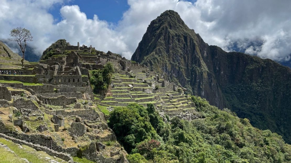 Vista general de la antigua ciudadela inca de Machu Picchu en el valle de Urubamba, cerca de la ciudad andina de Cusco, tomada el 21 de abril de 2023. Crédito: MARIANA SUAREZ/AFP/Getty Images