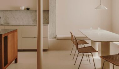 Una casa brutalista de los años 70 de Madrid que mantiene la esencia del edificio potenciando la serenidad y el minimalismo