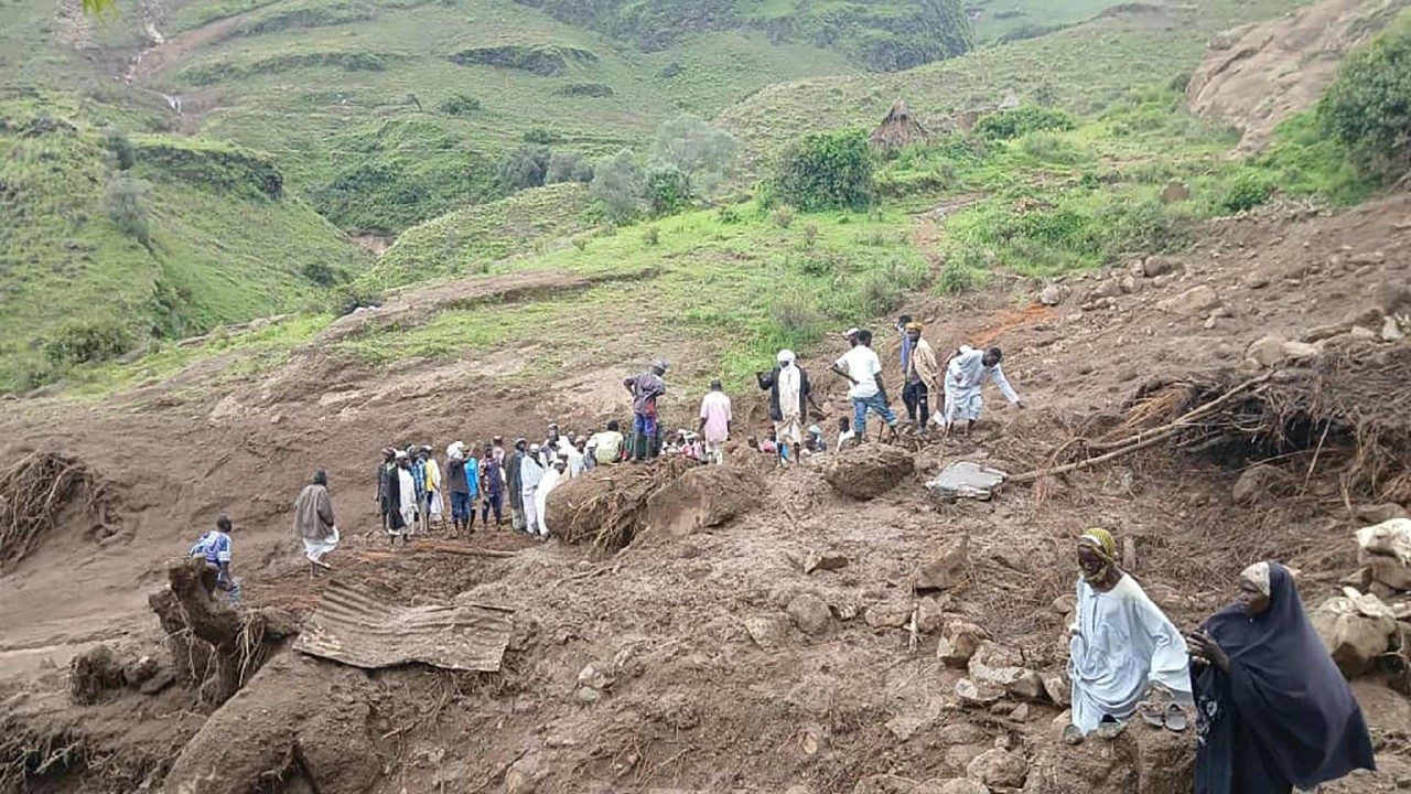 El dolor del Papa por la tragedia en Darfur que ha provocado miles de víctimas