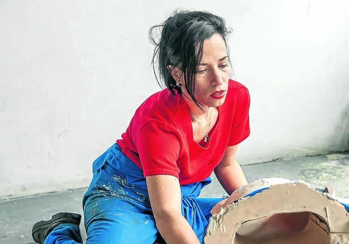 La escultora June Crespo lidera la presencia vasca en las Becas Leonardo
