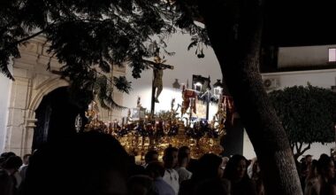 Herido grave el cohetero del Cristo del Crucero de Almadén de la Plata al estallarle todo el material pirotécnico